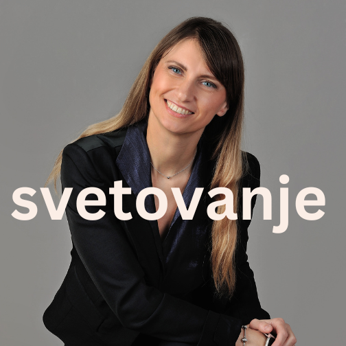 Fotografija Tadeje Magdič, ustanoviteljice TM Digital Marketing, s poudarkom na svetovanju